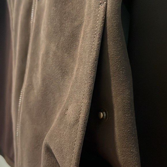 Fits like a large.  Wrangler Fringe leather suede jacket - Picture 8 of 9